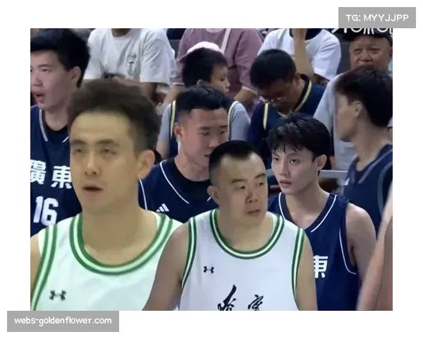 京辽战现温情一幕，赵继伟赛前与老队友拥抱致意