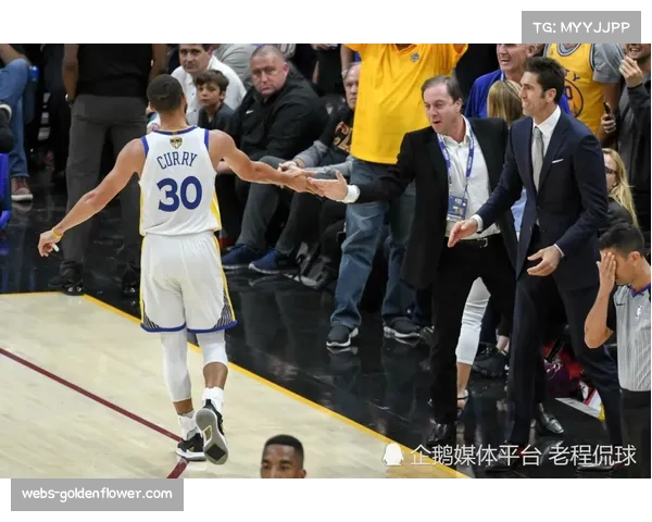 “柏林联合球迷筹款修复社区球场，千人参与公益跑活动”